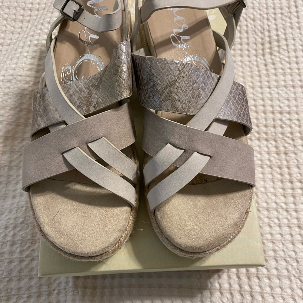 Women's Beige Strappy Sandals